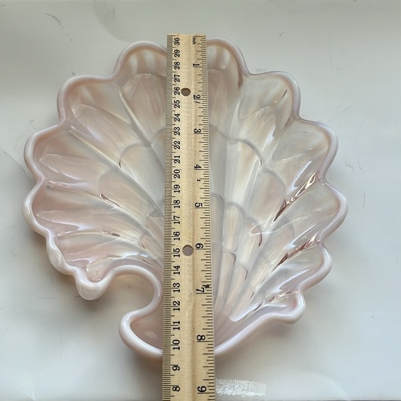 Duncan & Miller Sanibel Pink Opalescent Shell Shaped Dish - Picture 4 of 8